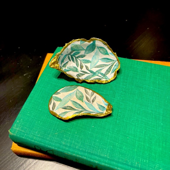 Oyster Shell Art - Picture 1 of 2